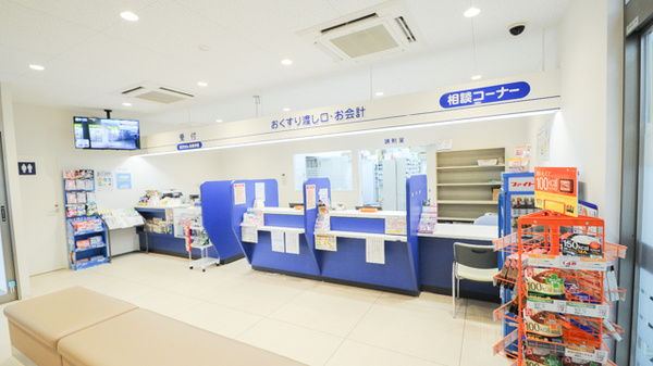 ウォンツ薬局三次店の受付/カウンター