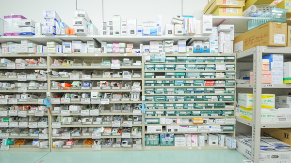 ウォンツ薬局三次店の薬棚