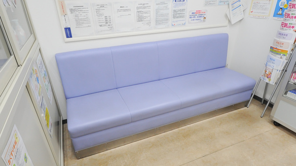 ウォンツ広白石薬局の待合スペース