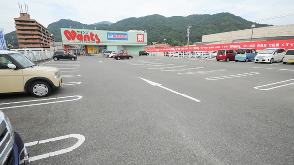 ウォンツ広白石薬局の駐車場