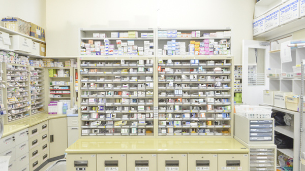 ウェルネス薬局　角盤店の薬棚