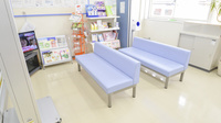 ウェルネス薬局　東福原店の待合スペース