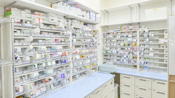 ウェルネス薬局　淀江店の薬棚