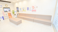 ウェルネス薬局　学園南店の待合スペース