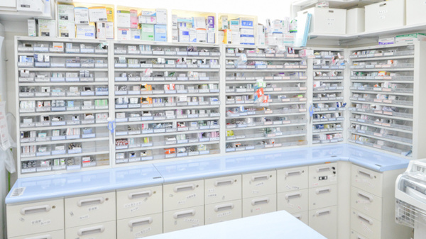 ウェルネス薬局　大庭店の薬棚