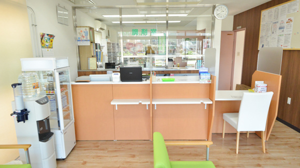 レデイ薬局とみす店の受付/カウンター