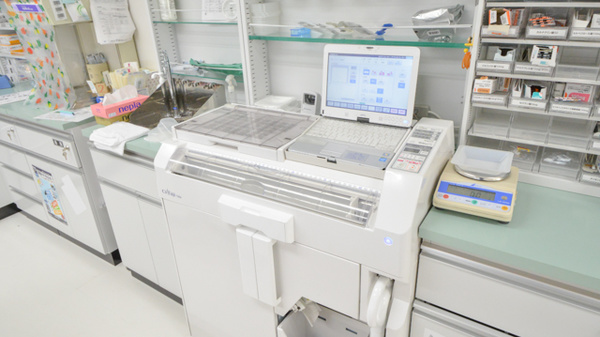レデイ薬局とみす店の調剤器具