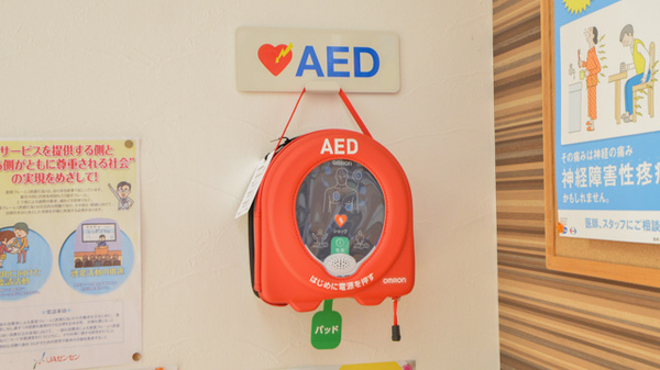 レデイ薬局新居浜中央店のAED