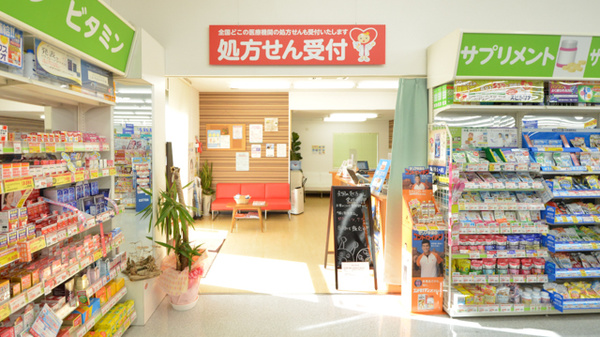 レデイ薬局新居浜中央店の入口