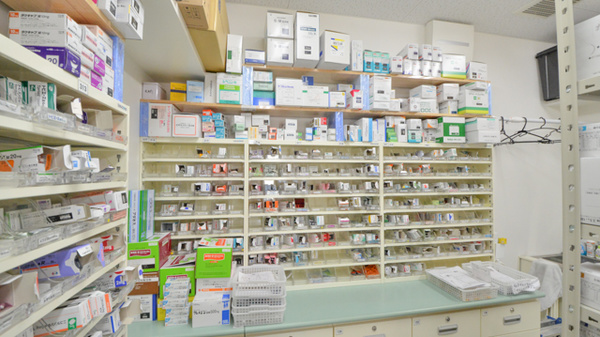 レデイ薬局新居浜中央店の薬棚