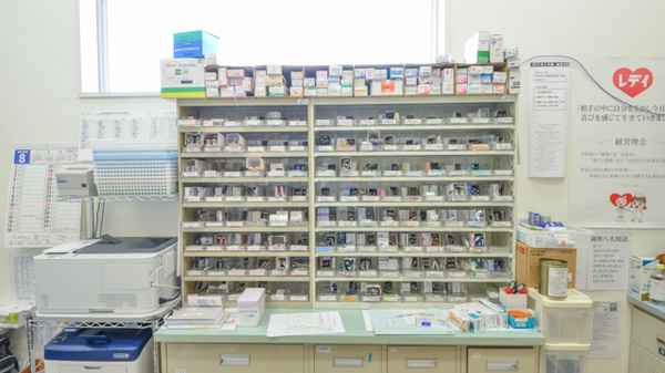 レデイ薬局　鳴門店の薬棚