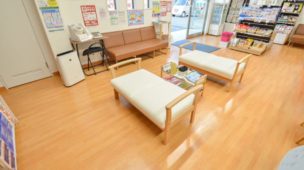 レデイ薬局小豆島池田店の待合スペース