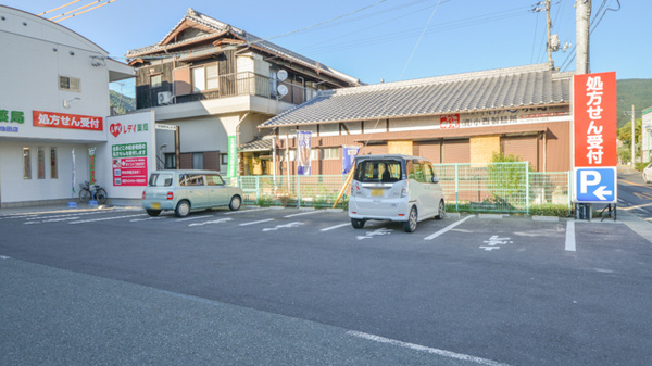 レデイ薬局小豆島池田店の駐車場