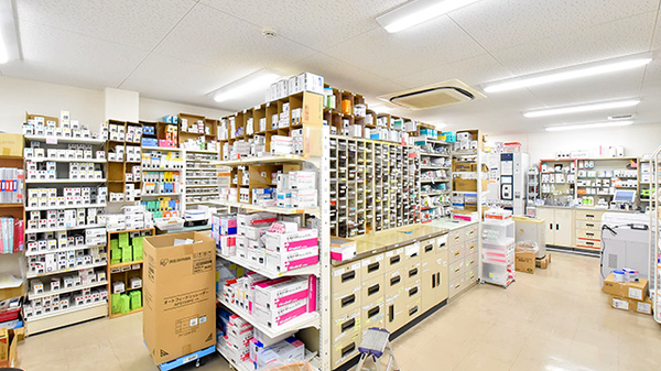 ツルハ薬局宝地店の調剤室