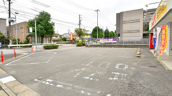 ツルハ薬局宝地店の駐車場
