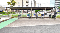 ツルハ薬局みなと入場店の駐輪場
