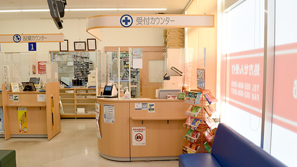 調剤薬局ツルハドラッグ志賀公園店の受付/カウンター