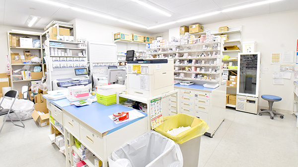 ツルハ薬局藤が丘店の調剤室