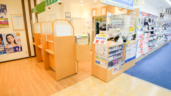調剤薬局ツルハドラッグ八勝通店の受付/カウンター