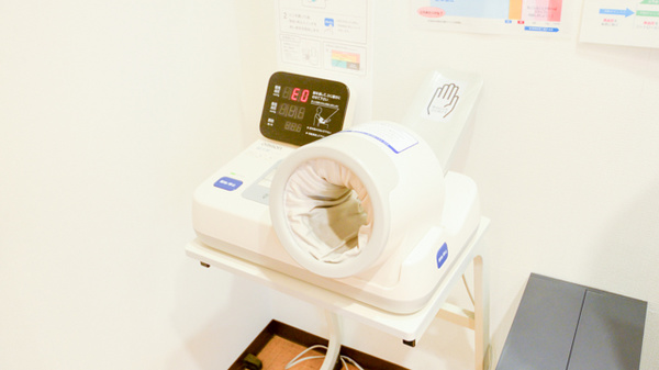 調剤薬局ツルハドラッグ八勝通店の血圧計