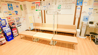 調剤薬局ツルハドラッグ本山駅店の待合スペース