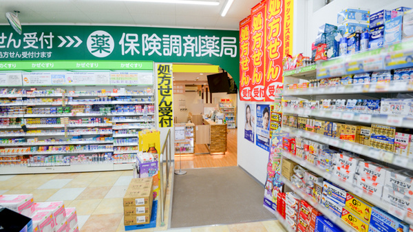 調剤薬局ツルハドラッグ牧の原店の入口