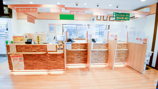調剤薬局ツルハドラッグ牧の原店の受付/カウンター