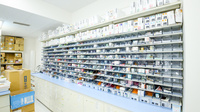 調剤薬局ツルハドラッグ牧の原店の薬棚