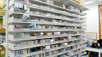 ツルハ薬局滝子店の薬棚