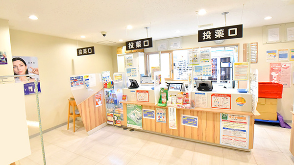 ツルハ薬局ラウンドスポット一社店の受付/カウンター