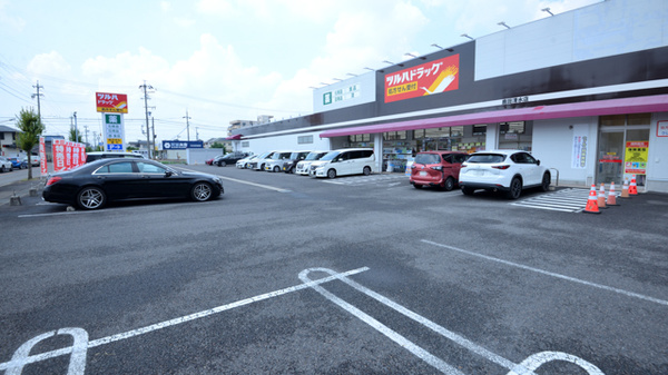 調剤薬局ツルハドラッグ鹿田清水店の駐車場