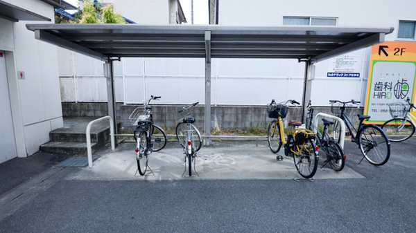 調剤薬局ツルハドラッグ塩釜口店の駐輪場