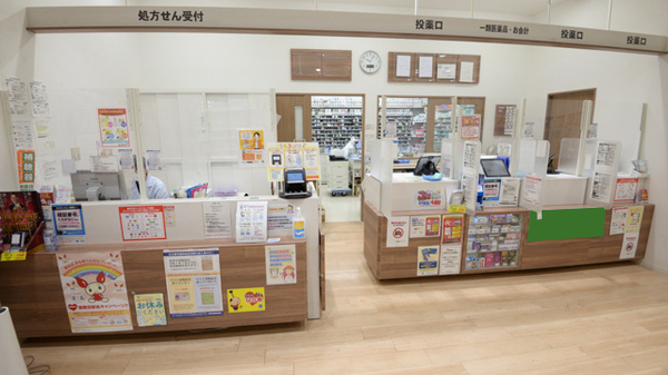 調剤薬局ツルハドラッグ篭山店の受付/カウンター