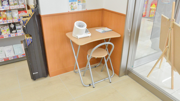 調剤薬局ツルハドラッグ旭川駅前店の血圧計