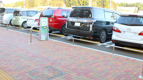 薬局くすりの福太郎フォレストモール印西牧の原店の駐輪場
