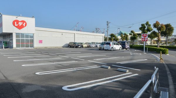レデイ薬局波止浜店の駐車場