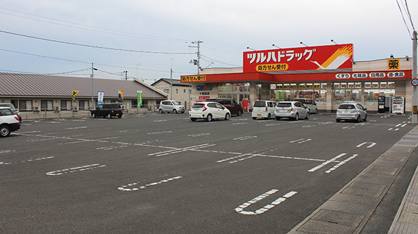 調剤薬局ツルハドラッグ十和田店の駐車場