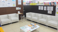 調剤薬局ツルハドラッグ八戸市民病院前店の待合スペース