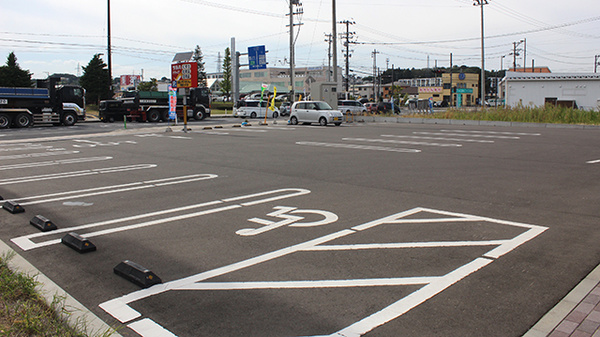 調剤薬局ツルハドラッグ八戸市民病院前店の駐車場