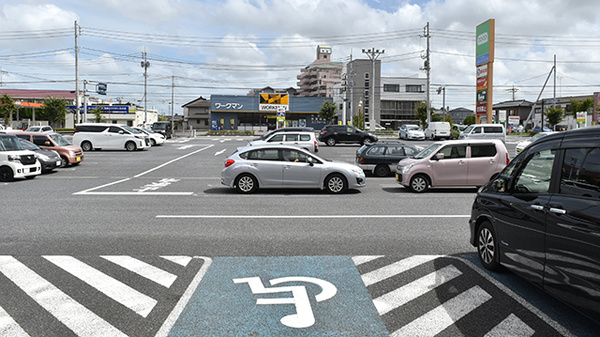 調剤薬局ツルハドラッグ土浦小松店の駐車場