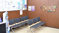 調剤薬局ツルハドラッグ茨城桜の郷店の待合スペース