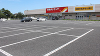 調剤薬局ツルハドラッグ本納店の駐車場