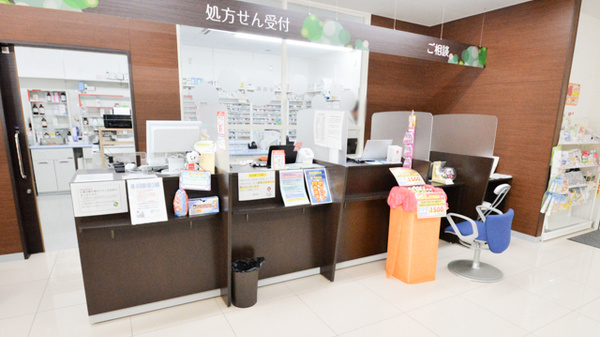 調剤薬局ツルハドラッグ湖南岩根店の受付/カウンター