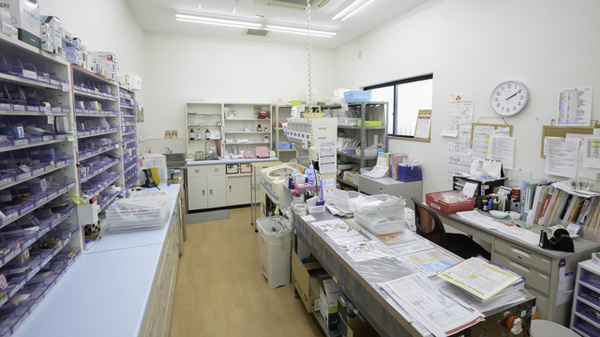 調剤薬局ツルハドラッグ琴の浦店の調剤室
