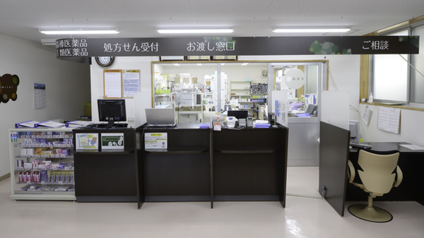調剤薬局ツルハドラッグ温山荘前店の受付/カウンター