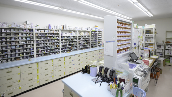 調剤薬局ツルハドラッグ温山荘前店の調剤室