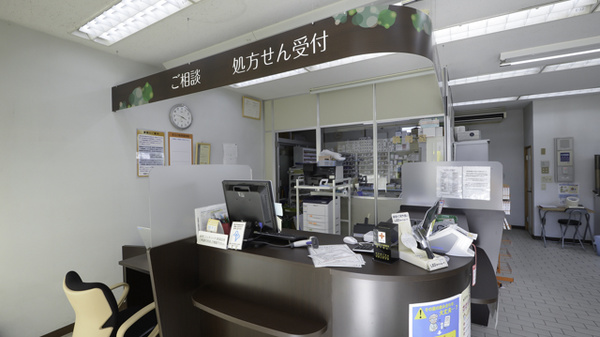 調剤薬局ツルハドラッグ海南駅前店の受付/カウンター