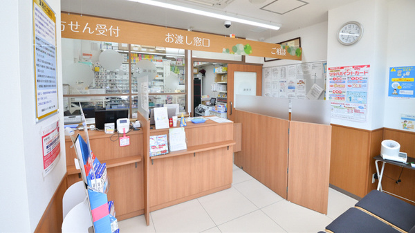 調剤薬局ツルハドラッグ蒲生四丁目駅前店の受付/カウンター