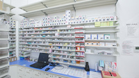 調剤薬局ツルハドラッグ生野田島店の薬棚