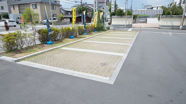 調剤薬局ツルハドラッグ生野田島店の駐車場